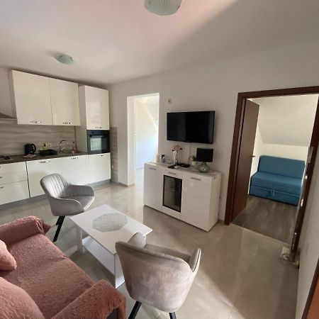 Guesthouse Ruza Sobra Apartments In The Attic Of The House Exteriör bild