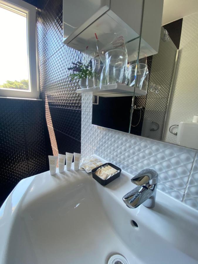 Guesthouse Ruza Sobra Apartments In The Attic Of The House Exteriör bild
