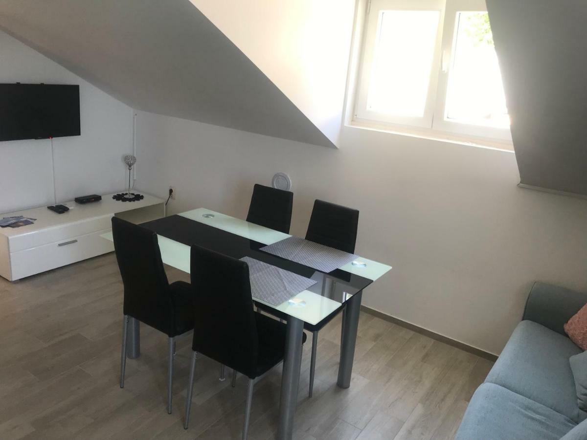 Guesthouse Ruza Sobra Apartments In The Attic Of The House Exteriör bild